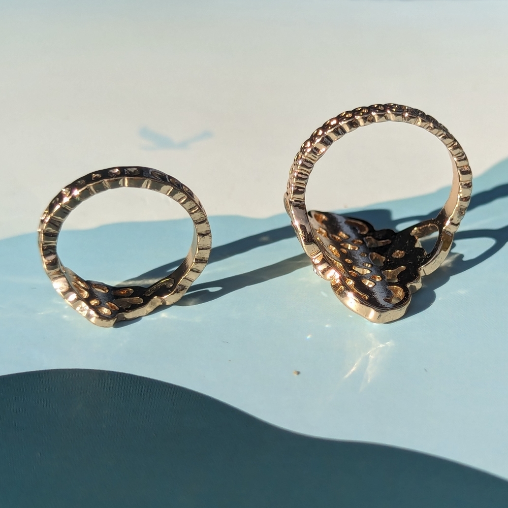 🌟 2 Matching Gold Rings with Rhinestones - Picture 3 of 4